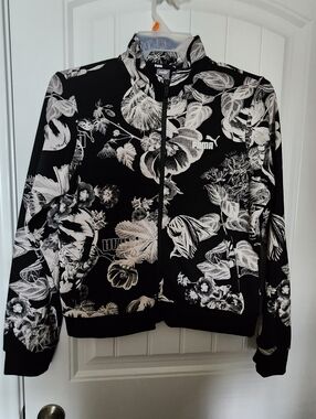 NWT Women’s Puma ESS+ Frozen Flower All Over Print Track Jacket Size Large